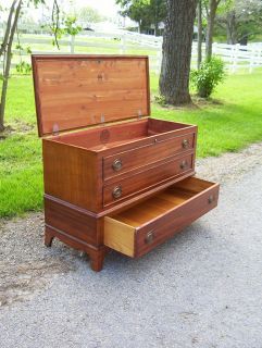 VINTAGE CHEST ~ MAHOGANY WOOD BLANKET CHEST  TRUNK,BY LANE CEDAR LINED 