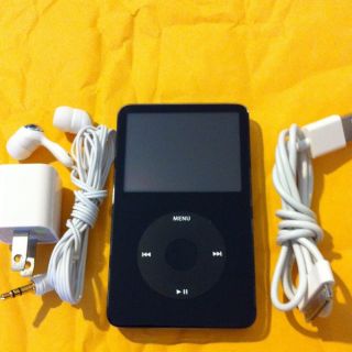 Apple iPod Classic 5th Gen 30GB Black  Player