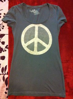   Eagle AE Peace and Love shirt ASO Ashley Greene Twilights Alice Cullen
