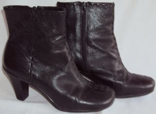 ARTURO CHIANG, LADIES BLACK LEATHER, SIDE ZIP, ANKLE BOOT, SIZE 6 1/2 
