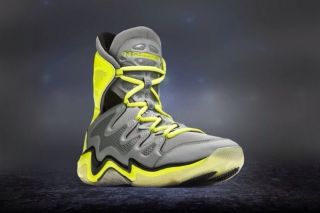 UNDER ARMOUR MICRO G CHARGE BB, NEWEST TECHNOLOGY, JUST RELEASED, NIKE 
