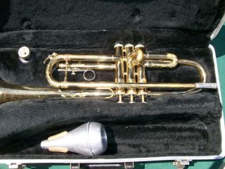   ml Trumpet with Hard Case Vincent Bach 7c Mothpiece Alessi Mute