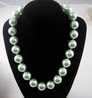 Vintage Bold Barbara Bush 18mm Faux Pearl Chunky Necklace