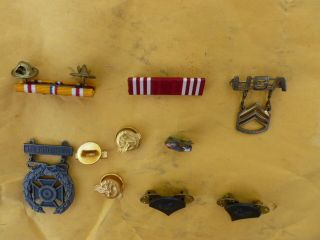 Lot Group US Army Military WW2 Medals Ribbons Pins Submachine Gun 