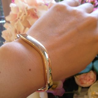   Authentic Tiffany Co 18K Yellow Gold Wave Bangle Bracelet █