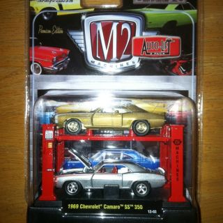 M2 Machines Auto Lift 69 Chevy Camaro SS 350 Gold Chase