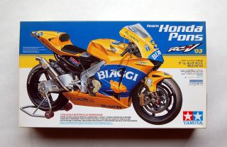   Honda Pons RC211V 03 1/12 14095 Motorcycle Kit Max Biaggi/Tohru Ukawa