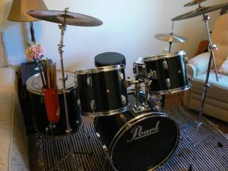 Pearl Drum Set Color Black w Chrome Rims