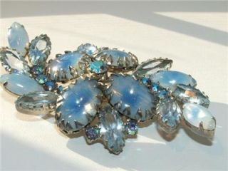 Juliana blue opalescent art glass & rhinestone dogtooth set brooch/pin 