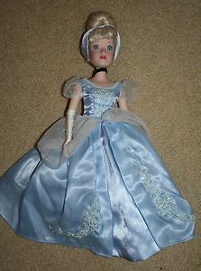 Disney Cinderella Porcelain Keepsake Collectible Doll The Brass Key 15 