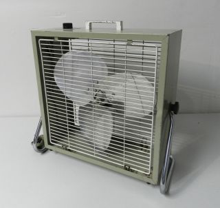   Penncrest 3 Speed 16 Portable Box Fan Metal Blade w Stand