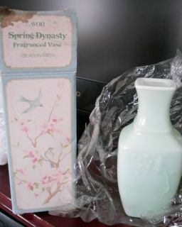 Vtg Avon Spring Dynasty Fragranced Vase Celadon Green
