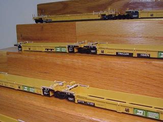   type ttx intermodal trailer flats 4 articulated cars plus with 5 end