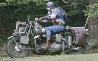 Hot Toys Captain America Figure and 1 6 Scale Harley Military 