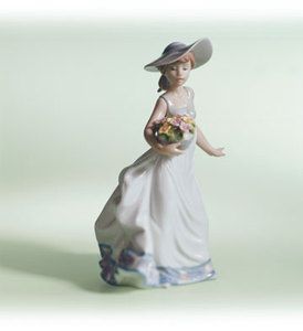 Lladro 5790 Carefree Retired 2010 Young Lady Flowers Basket Porcelain 