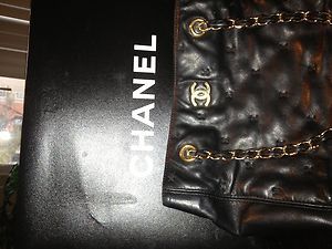 Authentic Chanel Petit Shopping Handbag (A22839Y01295)