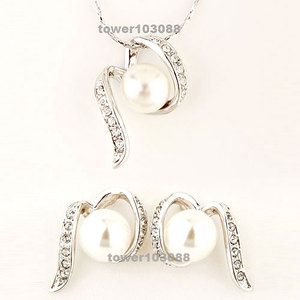 Charm 18K White Gold Plated Swarovski Crystal Cream Pearl Necklace 