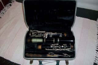 Old VINTAGE WIND Instrument BUNDY CLARINET HARD CASE MUSIC HOLDER