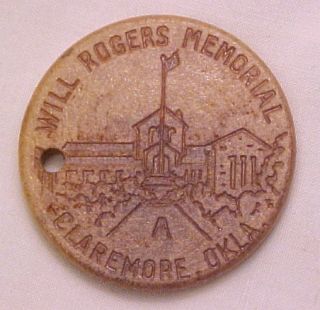 Wooden Nickel Size Will Rogers Memorial Souvenir 4 Leaf Clover Key