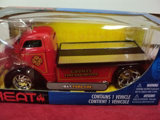 Jada 1947 Ford COE Flatbed  Fire Dept Towing  1 24 Scale