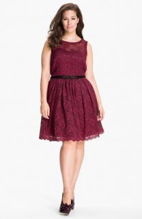 Taylor Dresses Sleeveless Lace Dress (Plus)