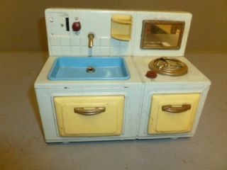  Tin Toy Kitchen Oven Stove & Sink Battery Operated Maker Unknown