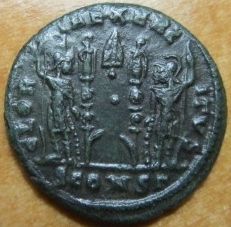 Roman AE3 Constantine II as Caesar 317 337AD RARE Two Soldiers Reverse