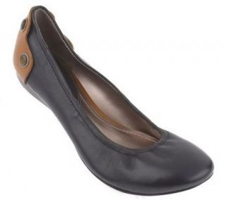 Makowsky Smooth Leather Flats w/ Contrast Leather Back —