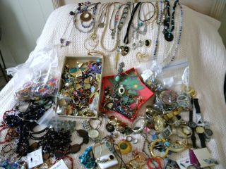 Huge Mixed Lot of Costume Jewelry Watches Rings Necklaces Brooches Etc