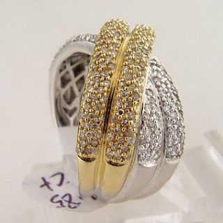  attractive criss cross design diamond ring has round brilliant cut