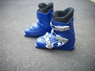 Ski Boots Salomon T3 Performa Size 5 Youth