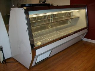 DELI CASE MCCRAY SELF CONTAIN 6 8 MONTHS OLD EXCELLENT CONDITION
