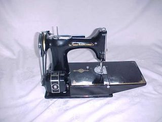 MINT SINGER* 221 Sewing Machine Featherweight Portable Scroll Plate