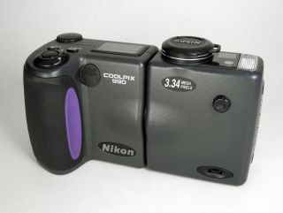 990 Digital Camera   excellent condition   includes memory card