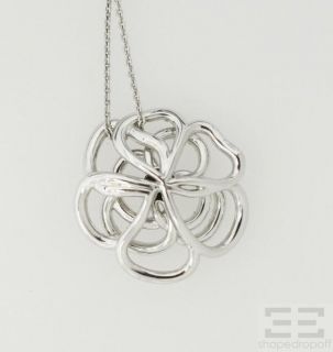 Designer 14k White Gold Diamond Flower Pendant Necklace