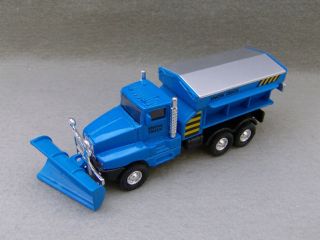  International Snow Plow Truck Diecast Blue 1 32
