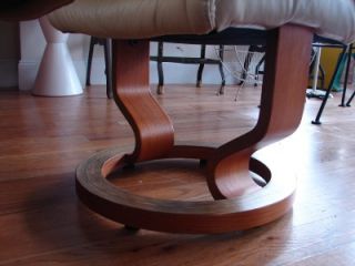 Ekornes Stressless Lounge Chair and Ottoman Off White Leather Teak