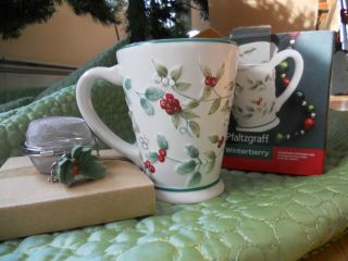 Pfaltzgraff NEW IN BOX Winterberry covered mug with tea infuser