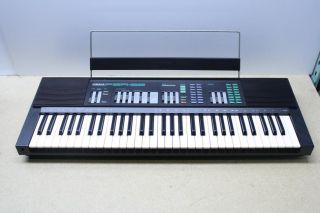 Yamaha PSR 32 Electronic Keyboard with Stand