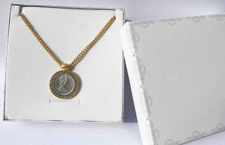 Vtg INTAGLIO Elizabeth II 1984 Coin Gold Plated 24k Necklace With