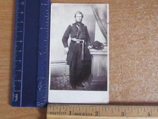 THIS IS A CDV PHOTOGRAPH OF AN UNIDENTIFIED CIVIL WAR OFFICER
