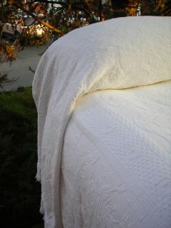 White Matelasse Elegant Vintage Bedspread by Bates 96x108 Queen