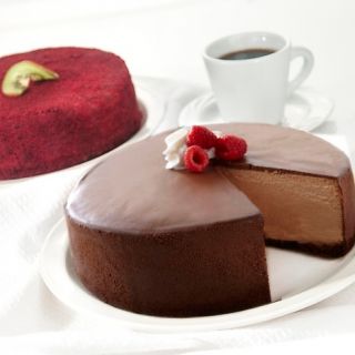 Ferrara Bakery 8 Chocolate Mousse and 8 Red Velvet Cheesecake Duo at