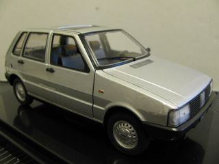  1 24 Fiat Uno 55 s 1983 Diecast