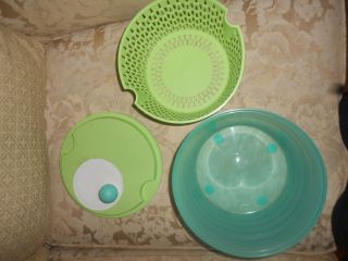 Tupperware Spin N Save Salad Spinner Saver Serving Bow Holiday Blue