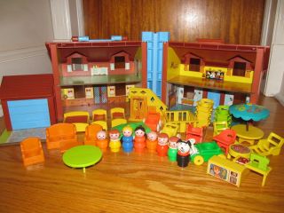 VGC 43 Pc Vintage Fisher Price Playset #952 Little People Tudor Family