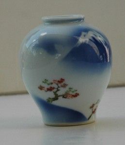  Small Nippon Vase Blue & White with Fukagawa Mark   Mt Fuji & Trees 3