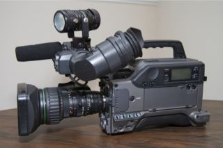 you are bidding on a sony dsr 300 dvcam professional camcorder package