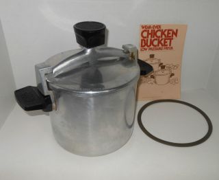   Pressure Cooker 6 quart Wear Ever Chicken Bucket Fryer Vintage