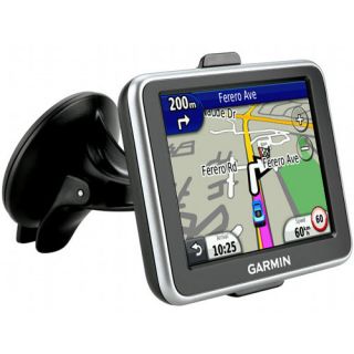 Garmin Nüvi 2200 GPS Navigation with Lifetime Live Traffic Voice